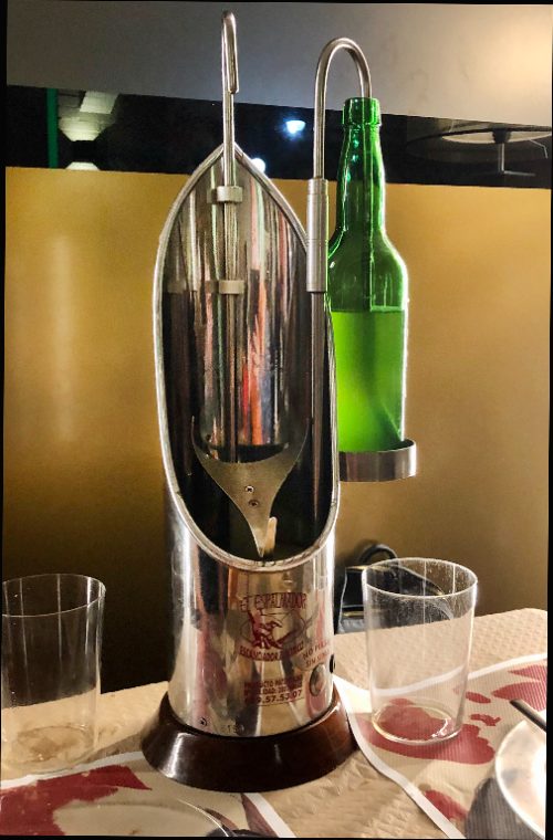 Escanciador eléctrico de sidra asturiana